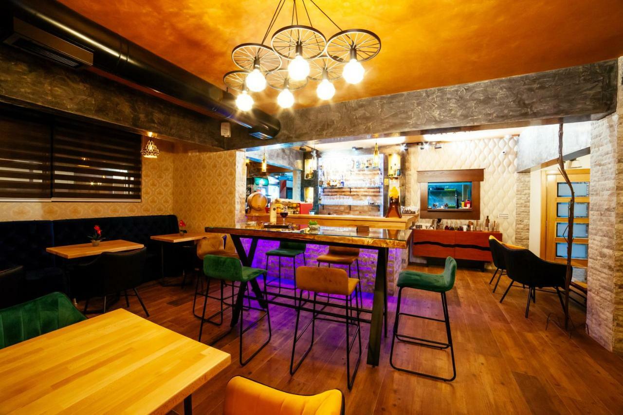 Hotel Platinum Улцинь Екстер'єр фото