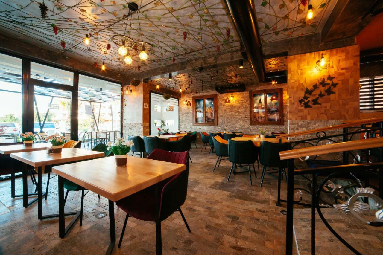 Hotel Platinum Улцинь Екстер'єр фото