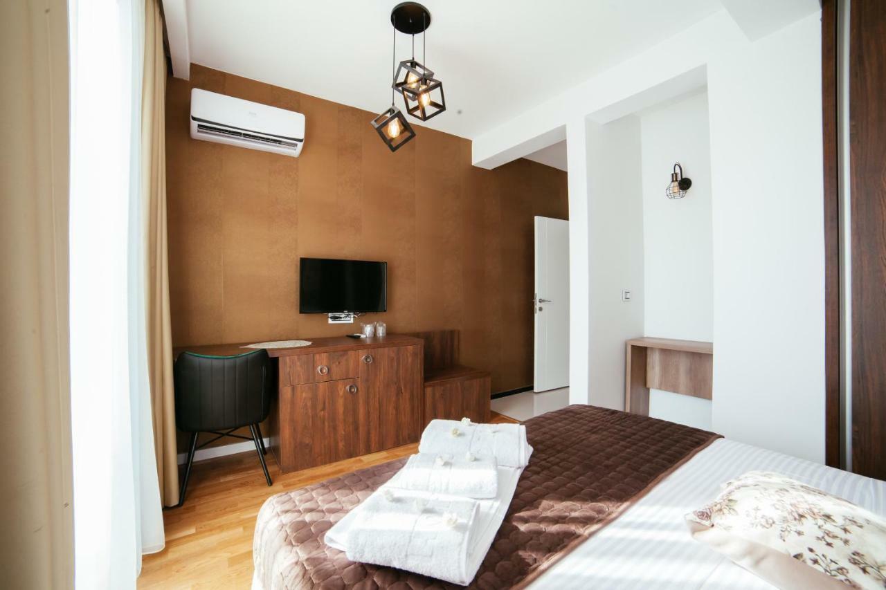 Hotel Platinum Улцинь Екстер'єр фото