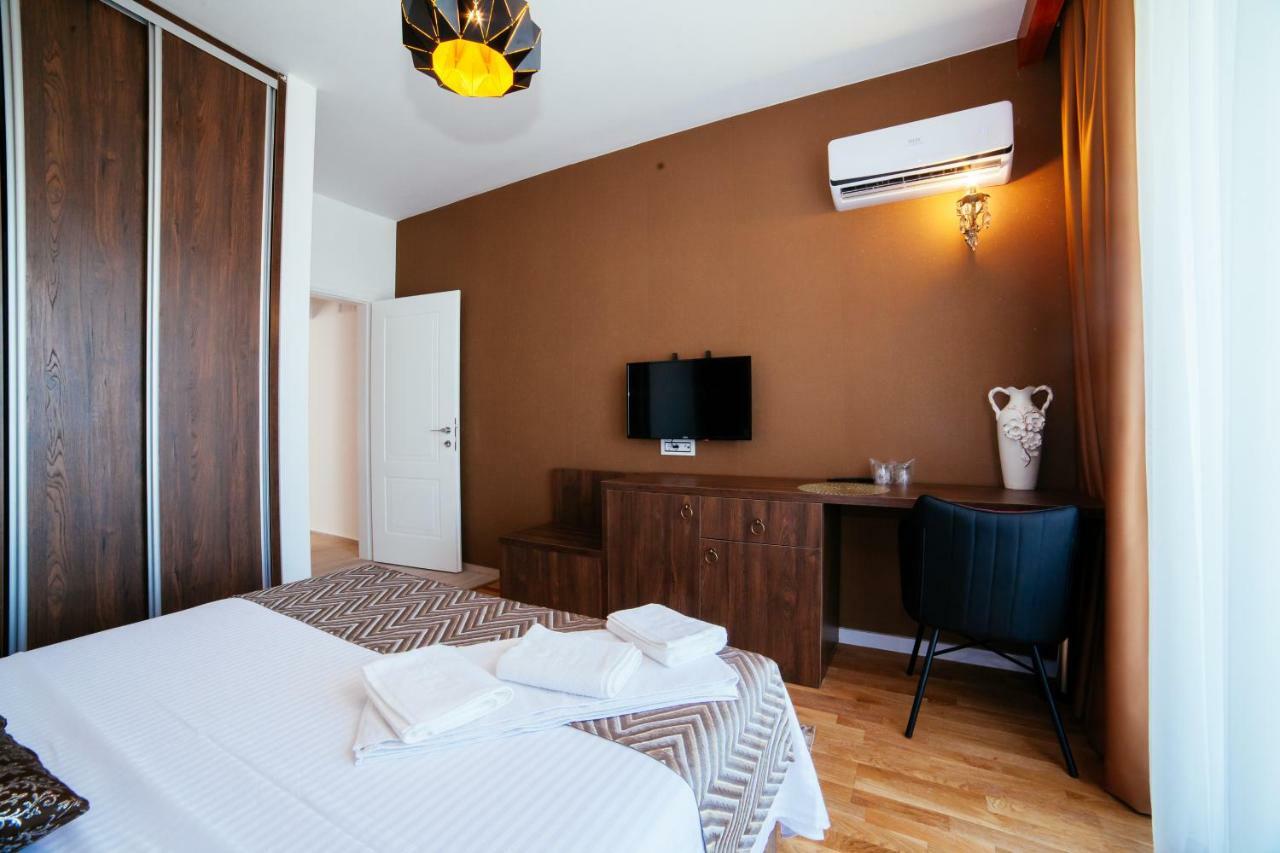 Hotel Platinum Улцинь Екстер'єр фото