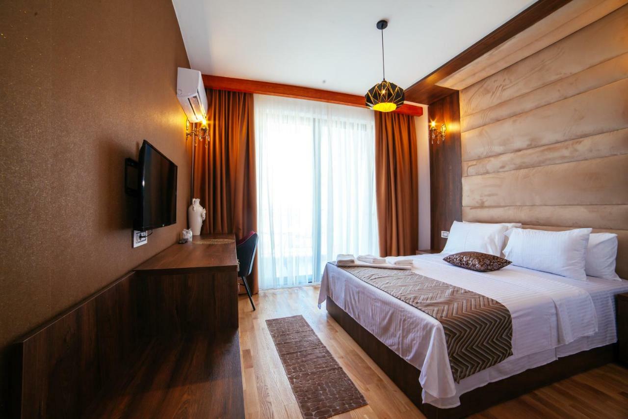 Hotel Platinum Улцинь Екстер'єр фото