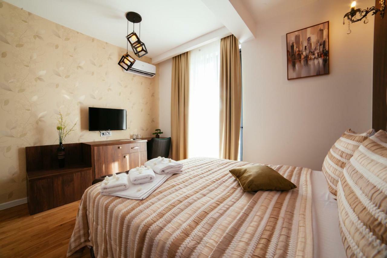 Hotel Platinum Улцинь Екстер'єр фото