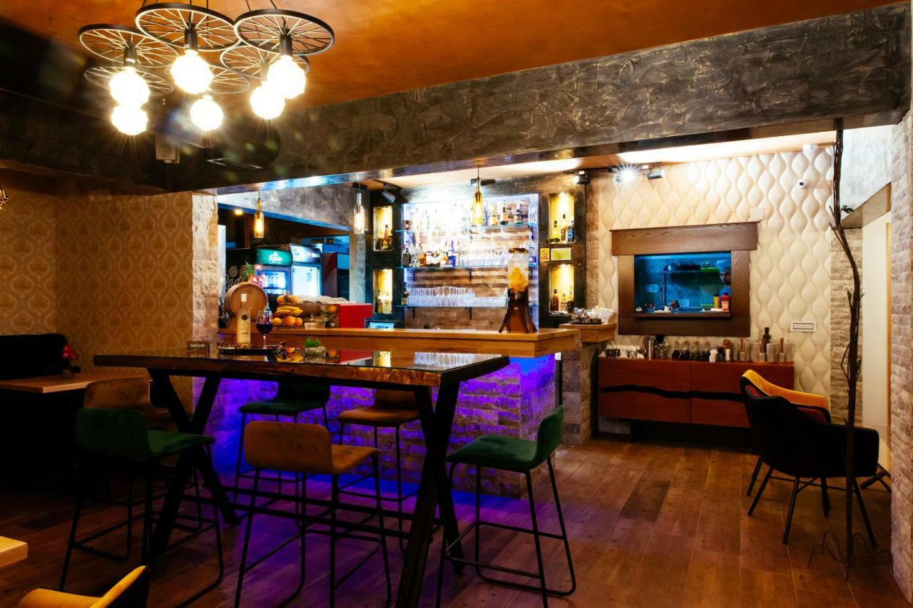Hotel Platinum Улцинь Екстер'єр фото