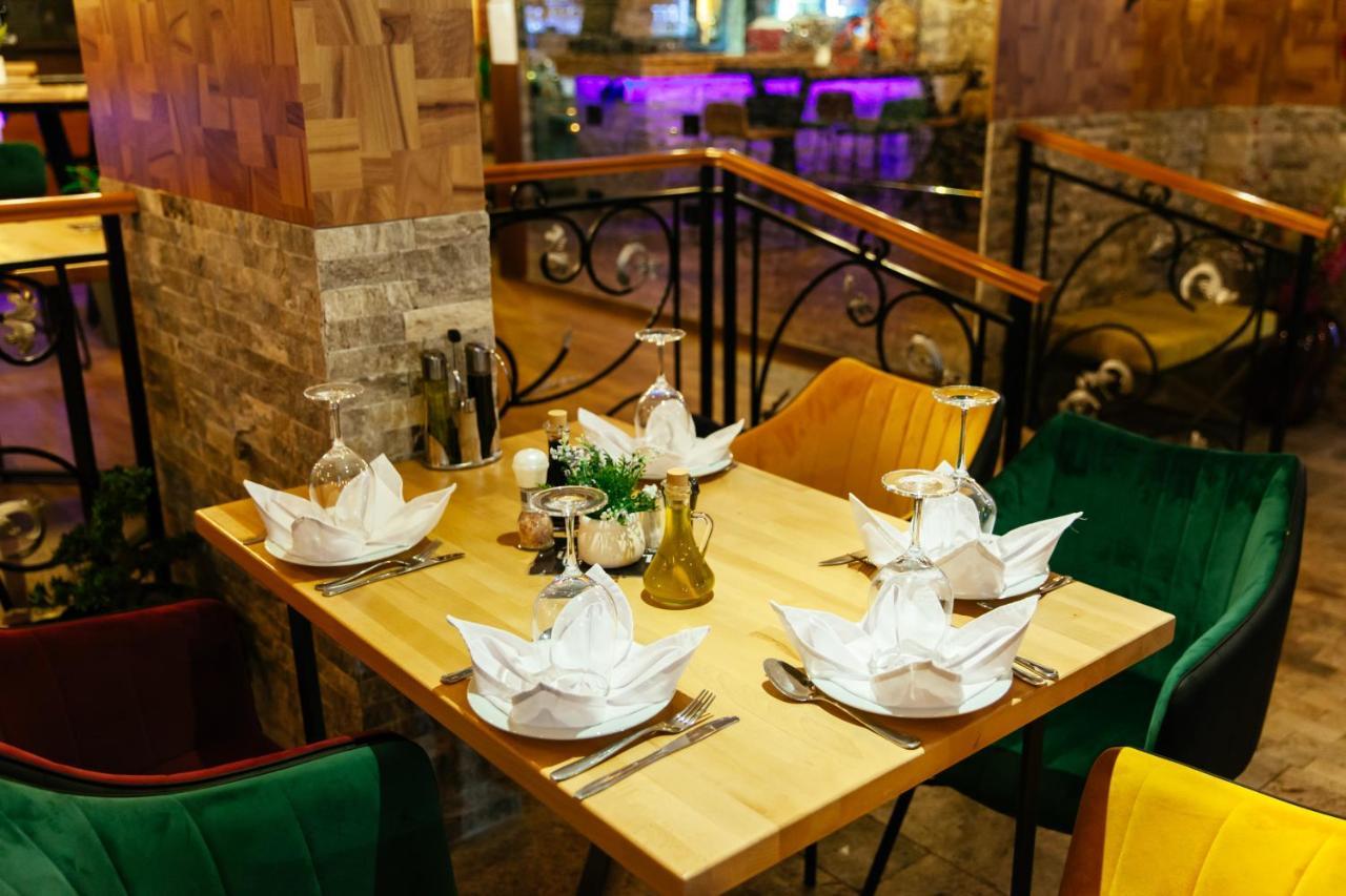 Hotel Platinum Улцинь Екстер'єр фото