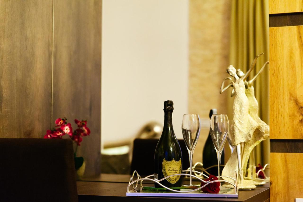 Hotel Platinum Улцинь Екстер'єр фото