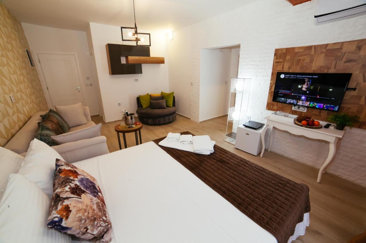 Hotel Platinum Улцинь Екстер'єр фото