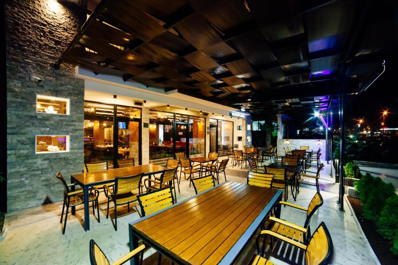 Hotel Platinum Улцинь Екстер'єр фото